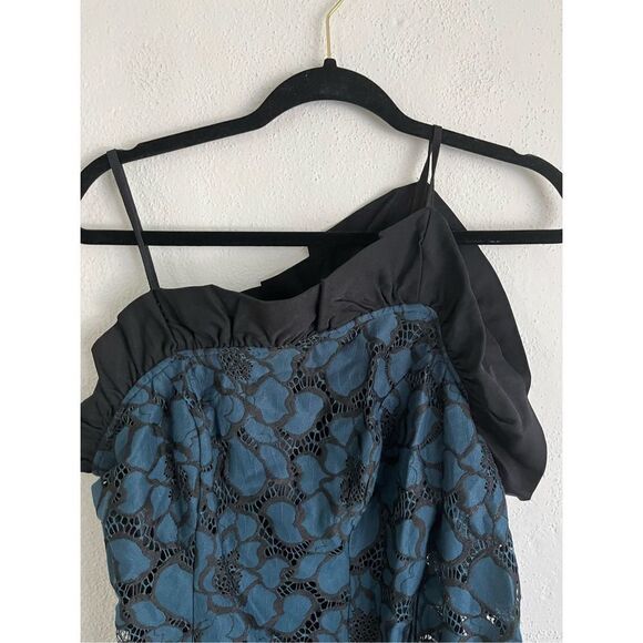 Venus 
Blue & Black Lace One Sleeve Dressy Ruffled Blouse, Size 6 - Picture 4 of 9